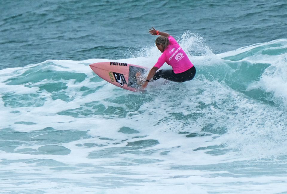 Surf: Yolanda avança em Peniche, Kikas é eliminado