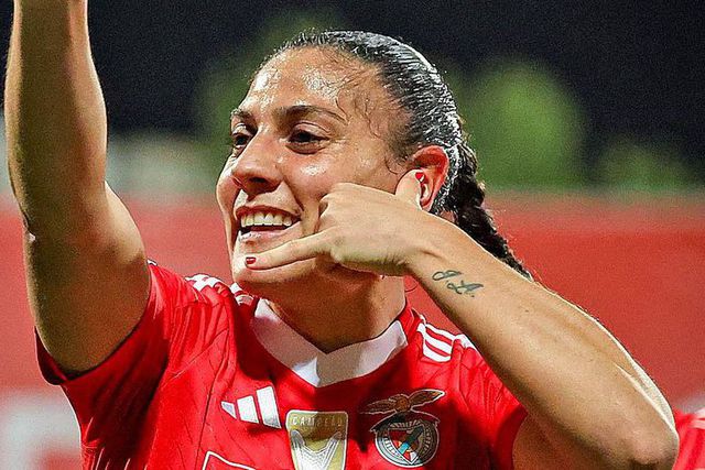 Bis de Martin-Prieto e águias a seis pontos do ‘penta’