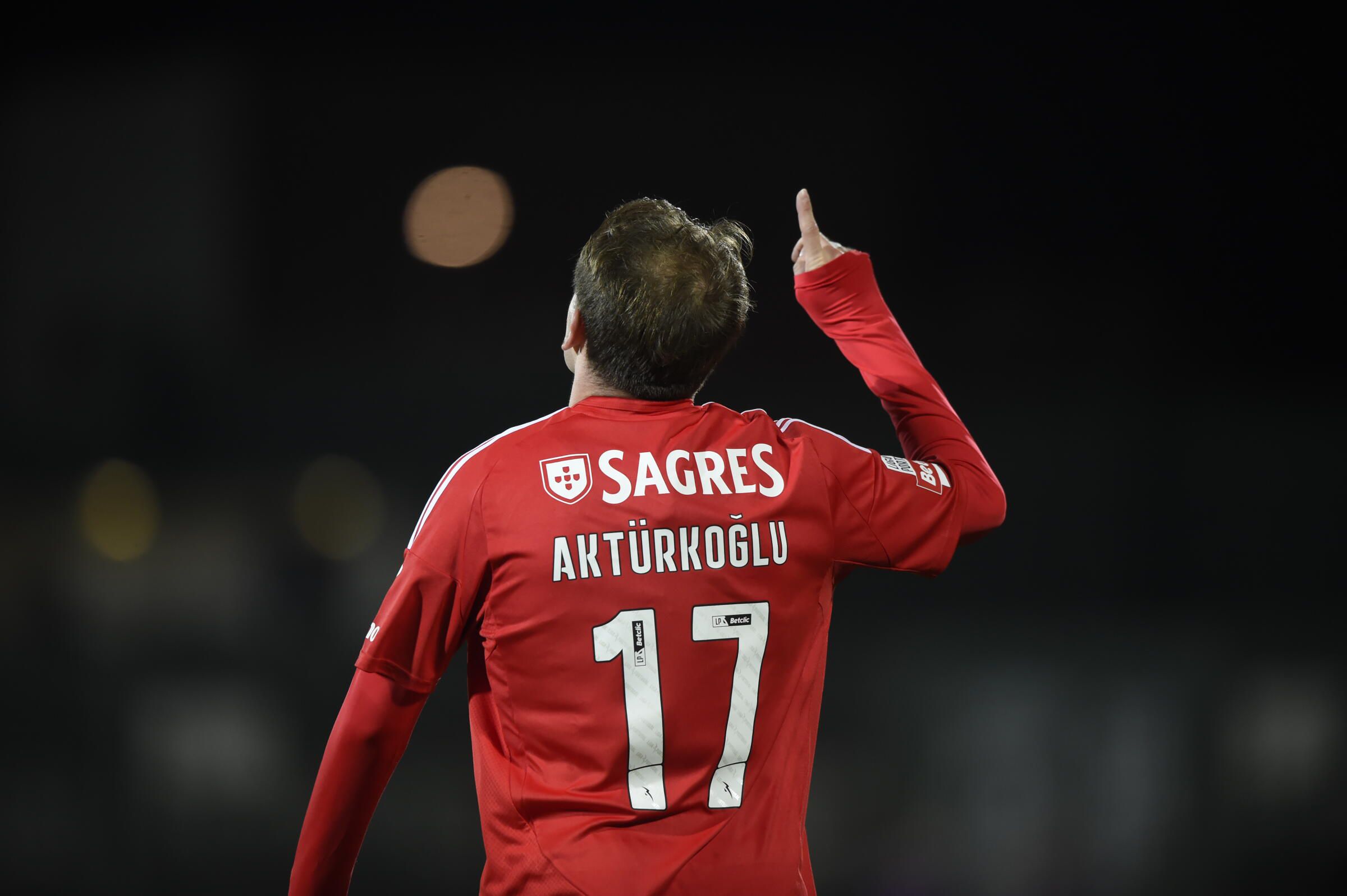 Akturkoglu marca no Rio Ave-Benfica