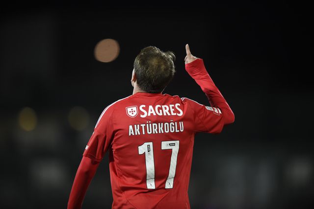 Akturkoglu marca no Rio Ave-Benfica