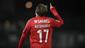 Benfica apanha susto, mas vence com golo de Akturkoglu perto do fim