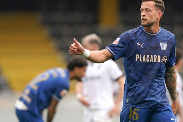 Justin é a voz de comando da retaguarda dos azuis e brancos. Os adeptos vão ter saudades do 16... - Foto: Hugo Delgado/LUSA