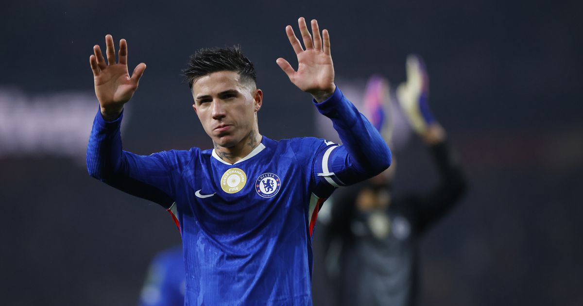 Ex-Benfica não descansa adeptos mas garante: «Zero conversas com o Real Madrid»