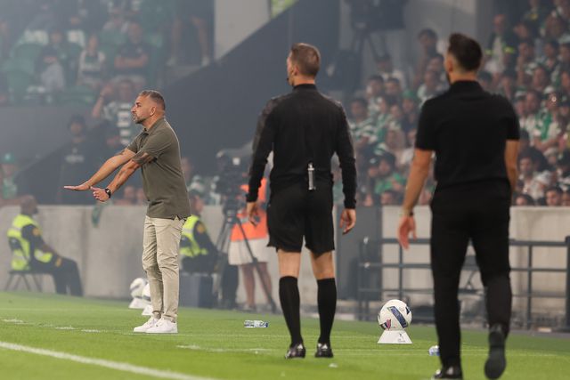 Rui Borges sob o olhar de Farioli, no Sporting-FC Porto - Foto: Catarina Morais/Kapta+