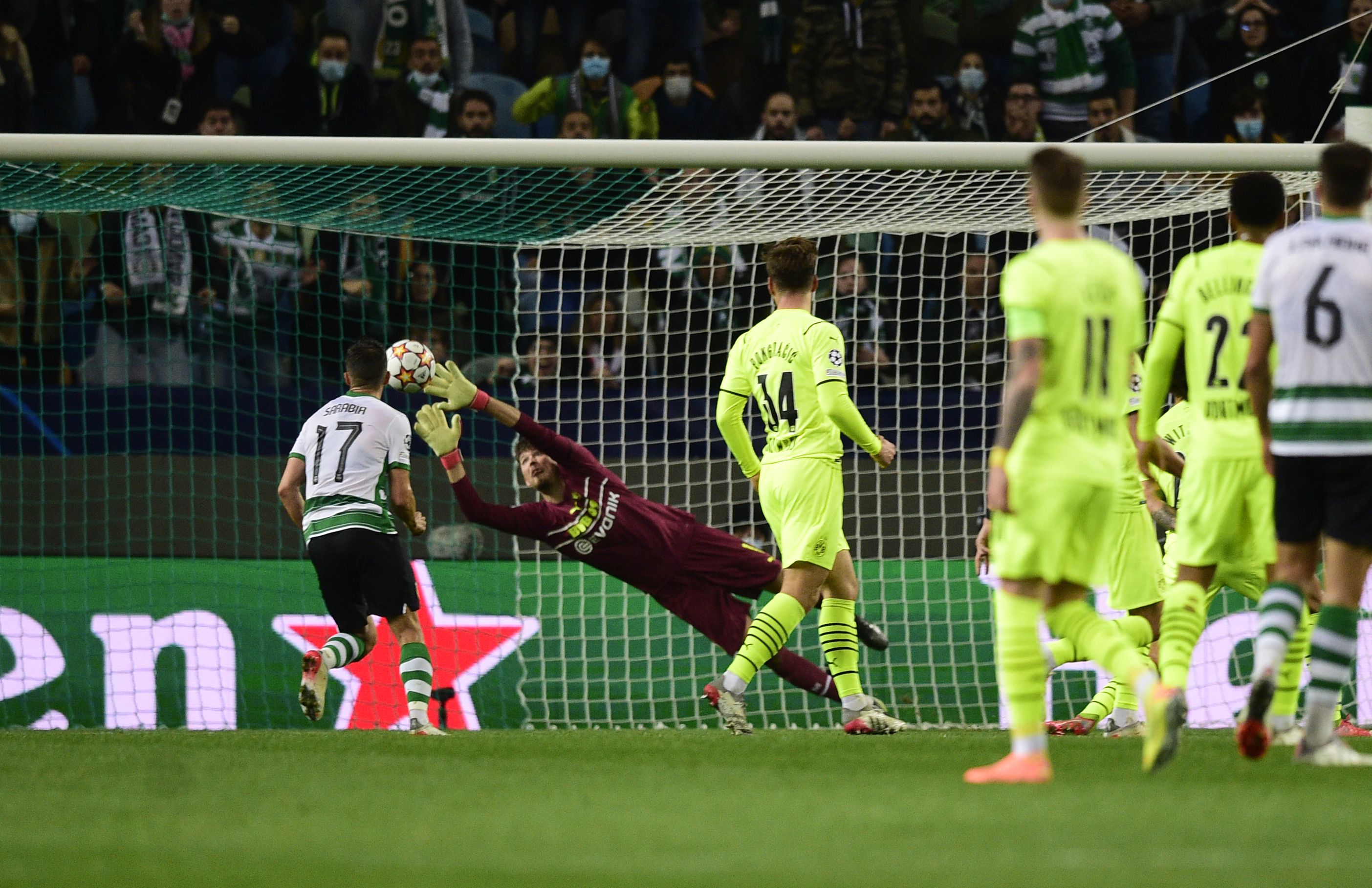 Sporting-Dortmund (3-1) - Fase de grupos da Champions - 24 de novembro de 2021 - Leões vingaram-se dos alemães (que os tinham vencido antes) e conseguiram o desejado triunfo que permitiu passar à fase a eliminar - Foto: A BOLA