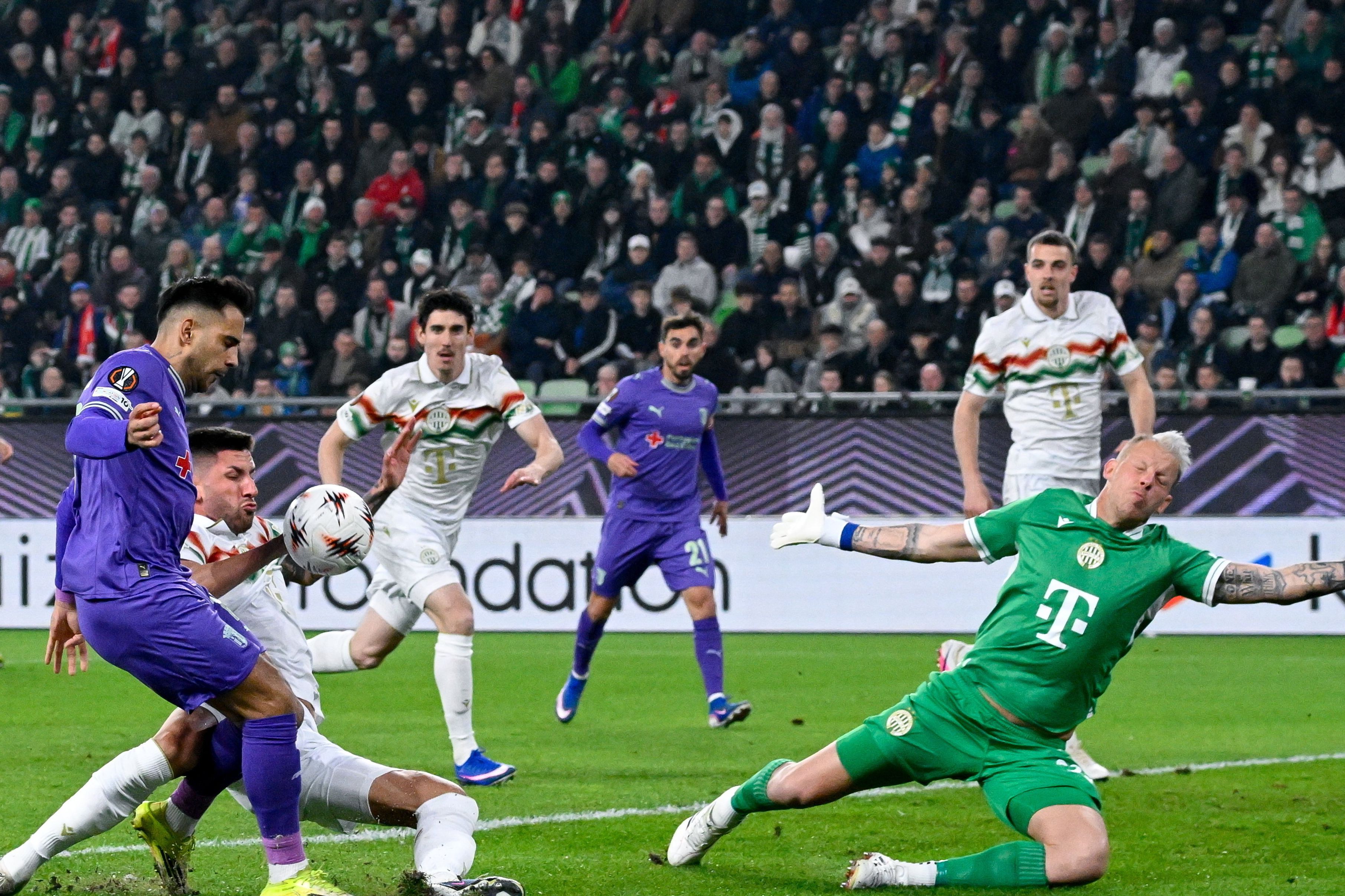 Rodrigo Zalazar é um dos trunfos dos guerreiros para uma tarde épica na Pedreira - Foto: Lusa