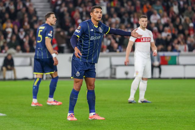 FC Porto: ida a jogo com o Estugarda nas mãos de Thiago Silva