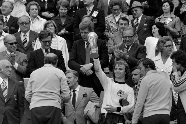 Morreu Bernd Holzenbein, campeão Mundial e lenda do E. Frankfurt