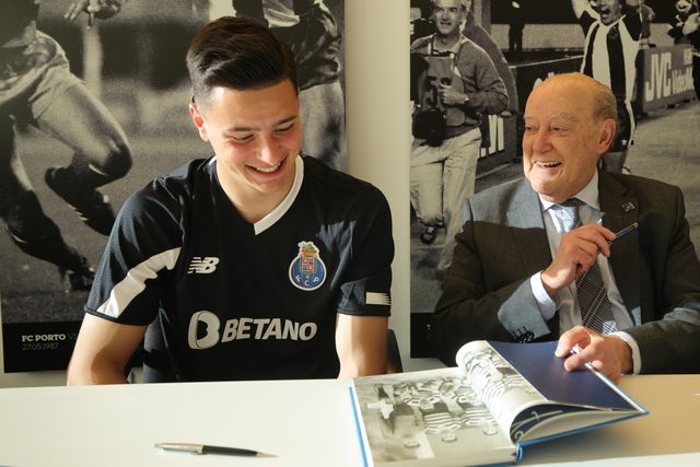 Oficial: FC Porto renova com Diogo Fernandes até 2028