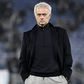 José Mourinho falou com N'Dicka após susto do jogador da Roma