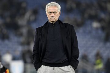 José Mourinho falou com N'Dicka após susto do jogador da Roma