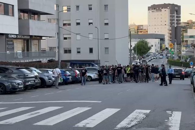 Adeptos do Sporting na chegada a Famalicão