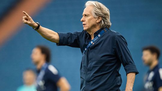 Jorge Jesus: «Não é normal sofrermos quatro golos e provocar três penáltis»