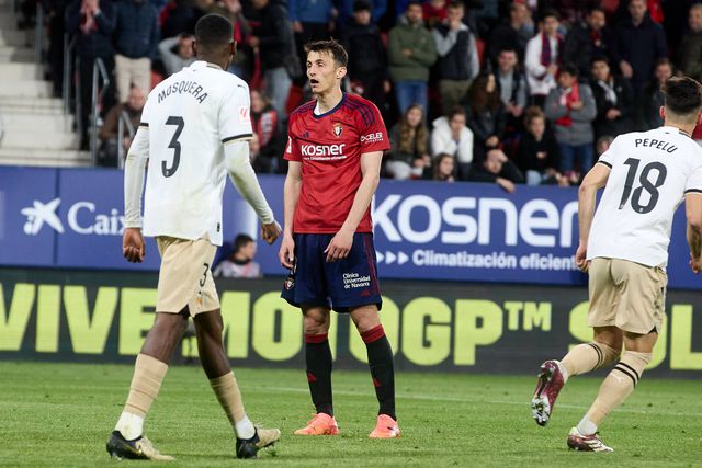 Budimir pediu desculpa três vezes e falhou penálti com três costelas partidas!