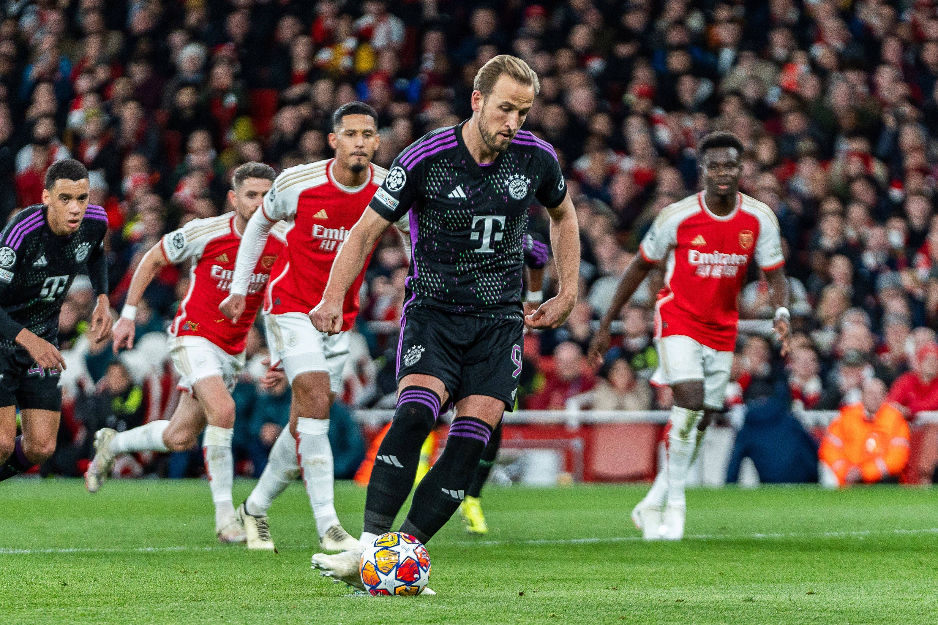 Bayern-Arsenal: equipas em momentos diferentes encontram-se a meio