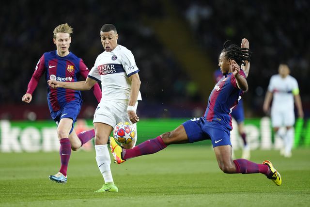 Vídeo: Cancelo faz penálti e Mbappé não perdoa!