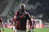 Aaron Boupendza festeja golo pelo Rapid Bucareste