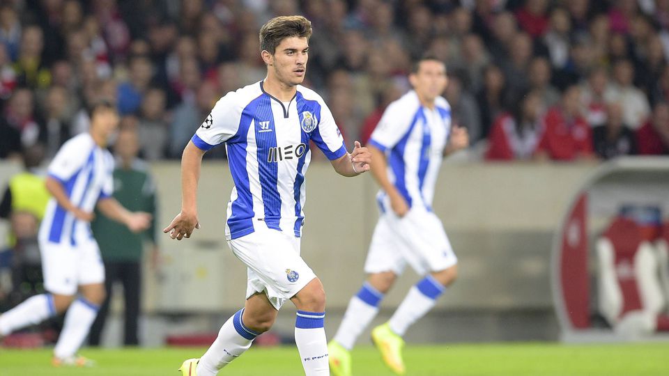 Rúben Neves destacou-se muito novo no FC Porto e acabou por cedo rumar ao Wolverhampton