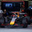 Max Verstappen (Oracle Red Bull Racing) deixa a box durante o GP Bahrain