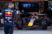 Max Verstappen (Oracle Red Bull Racing) deixa a box durante o GP Bahrain