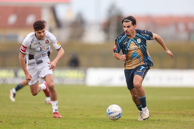 Camisola do Rijeka inspirada no conhecido filme 'Jaws'