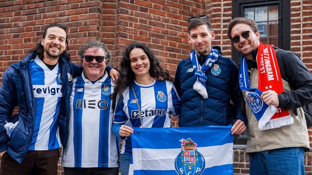 Adeptos do FC Porto fazem a festa em Nottingham