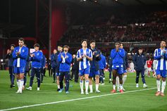 Jogadores do FC Porto agradecem aos adeptos após a eliminação da Liga Europa - Foto: IMAGO