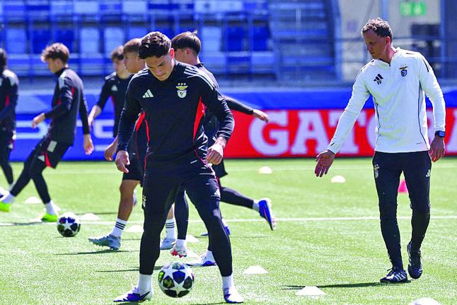 Gonçalo Oliveira e Vítor Vinha no ensaio geral antes do jogo com o Club Brugge — Foto: SL Benfica