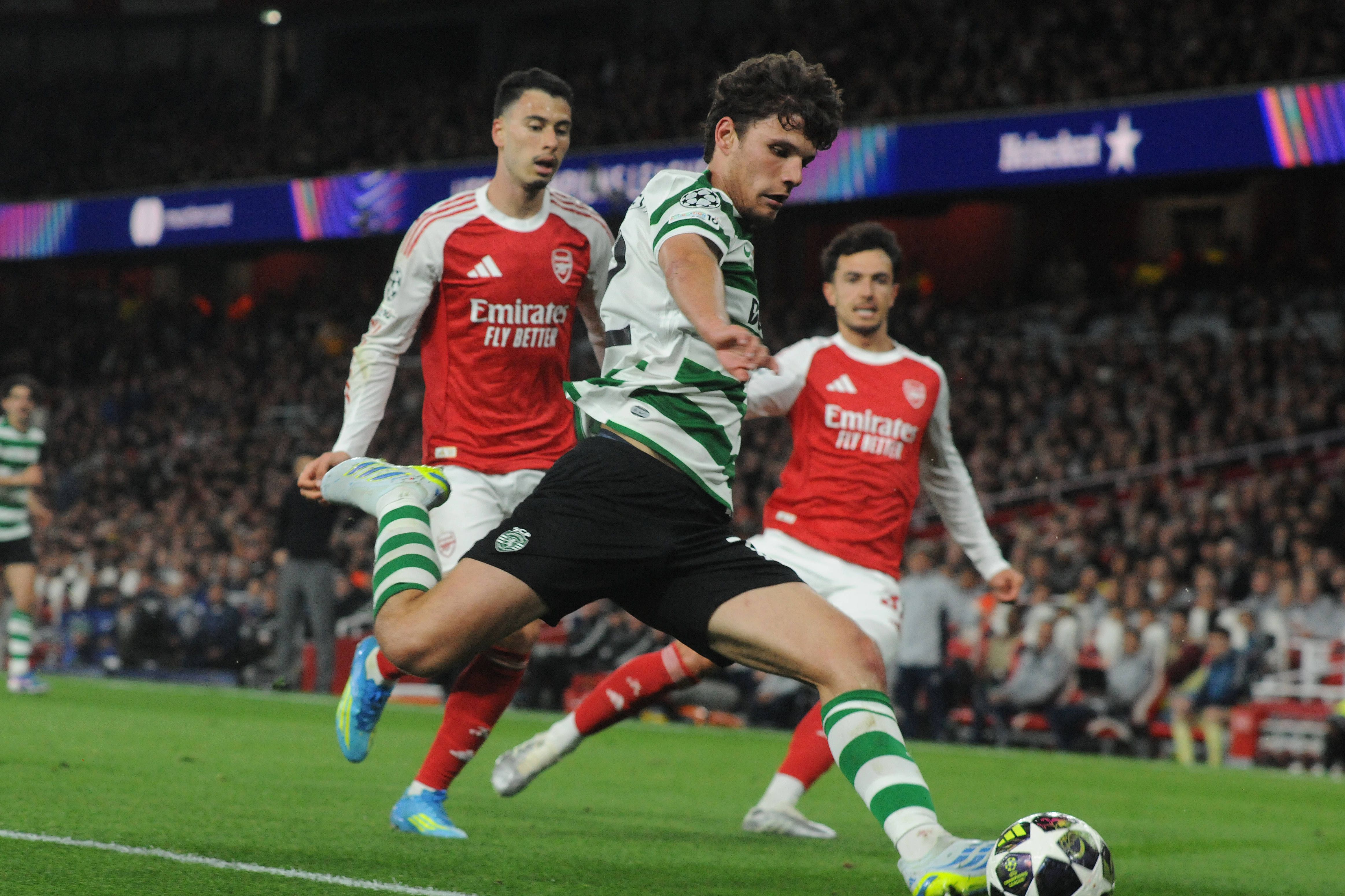 Eduardo Quaresma foi titular no Emirates com o Arsenal