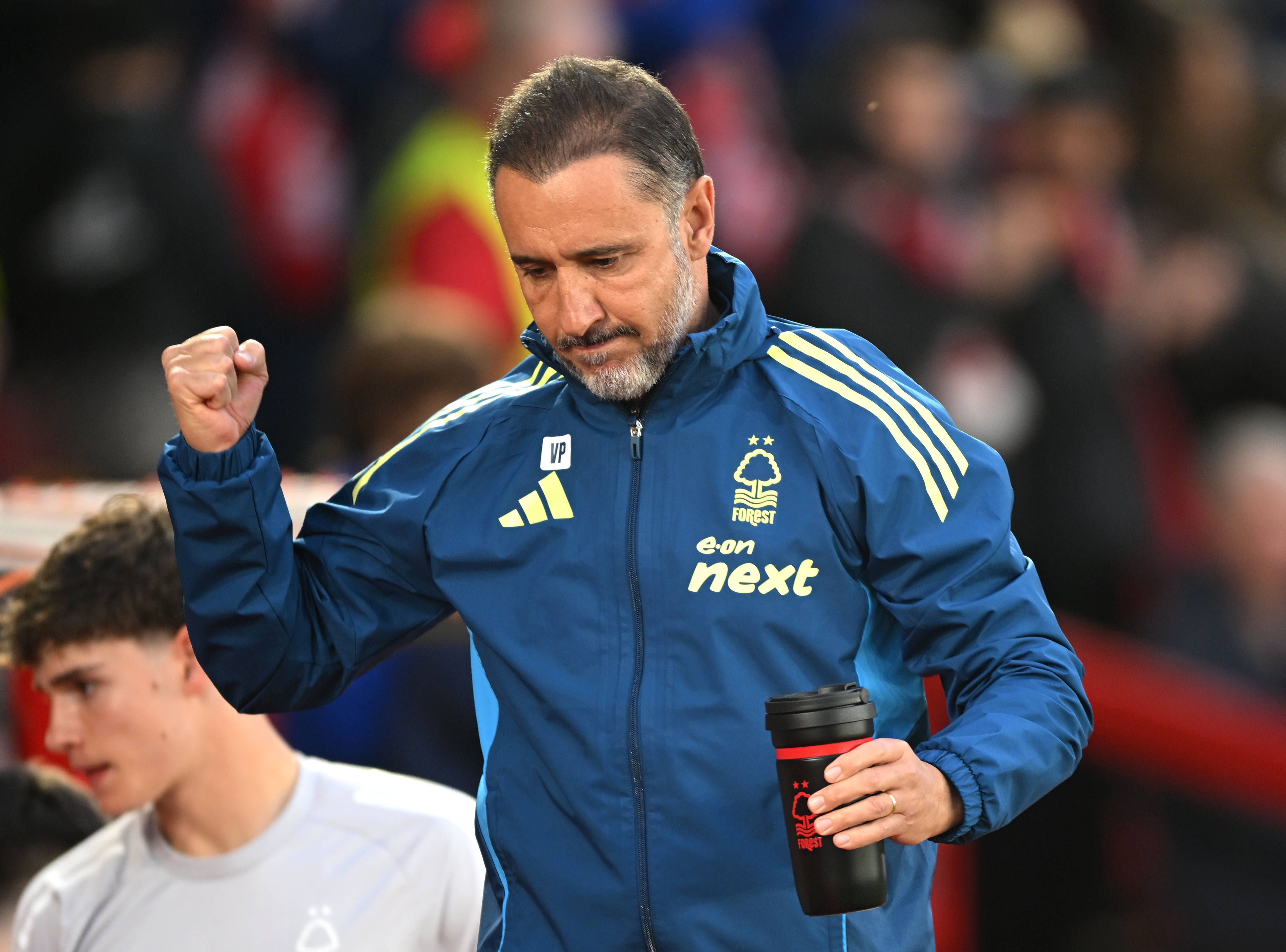 Vítor Pereira, treinador do Nottingham Forest, festeja de punho cerrado- Foto: IMAGO