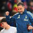 Vítor Pereira, treinador do Nottingham Forest, festeja de punho cerrado- Foto: IMAGO