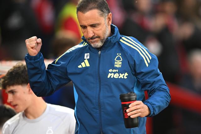 Vítor Pereira, treinador do Nottingham Forest, festeja de punho cerrado- Foto: IMAGO