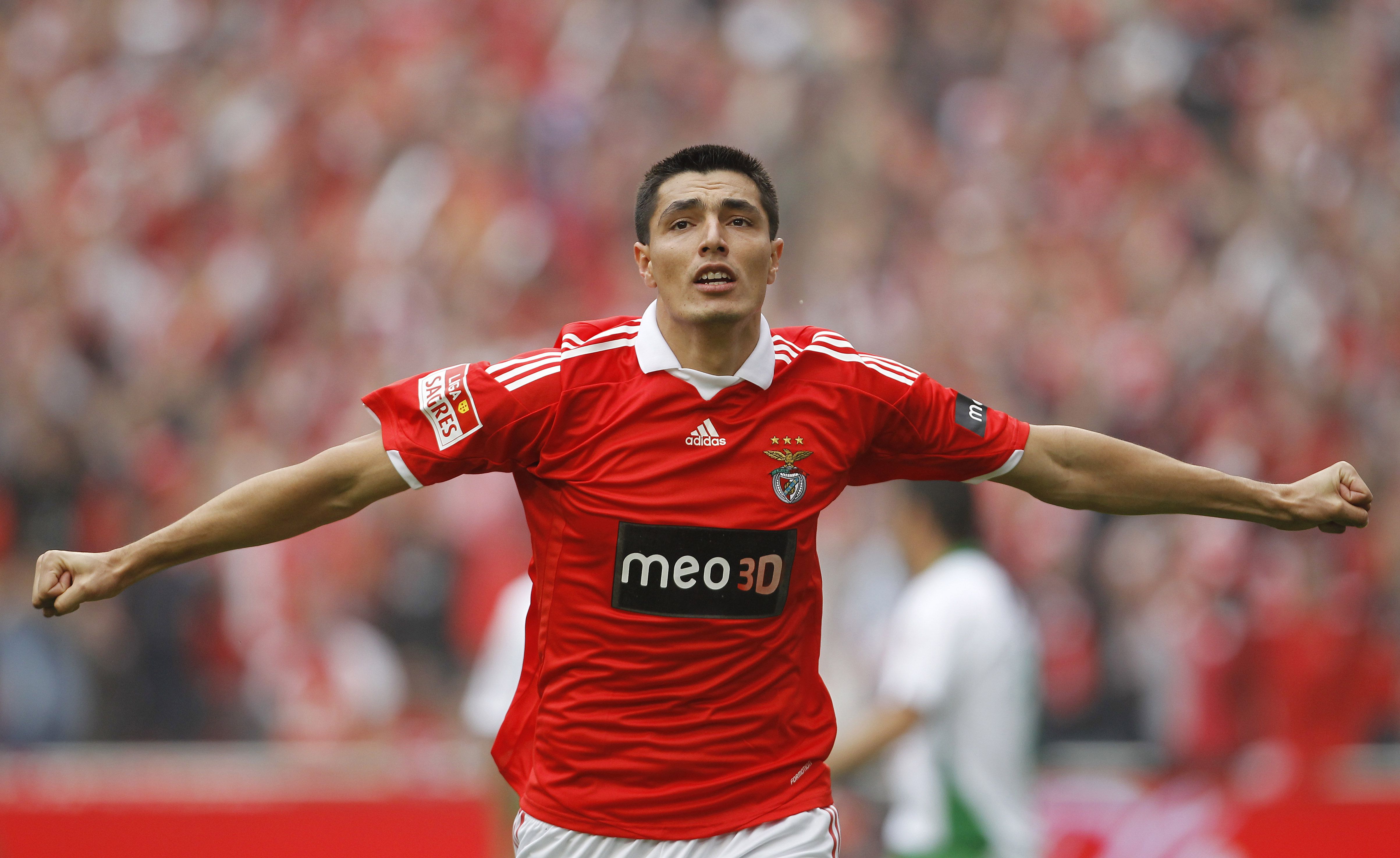 Cardozo bisou frente ao Rio Ave, a 9 de maio de 2010, jogo decisivo para o campeonato (2-1), que terminou com o Benfica campeão - Foto: A BOLA/André Alves