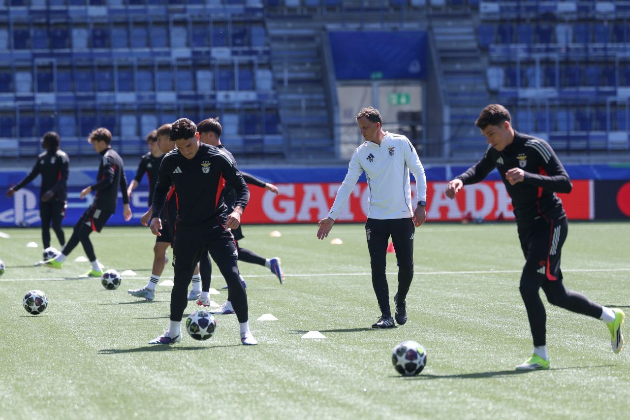 O aquecimento encarnado - Foto: SL Benfica