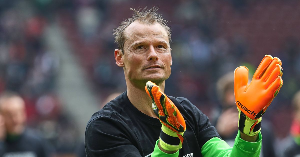 Carro abalroado por comboio: antigo guarda-redes de Arsenal e Liverpool morre aos 48 anos