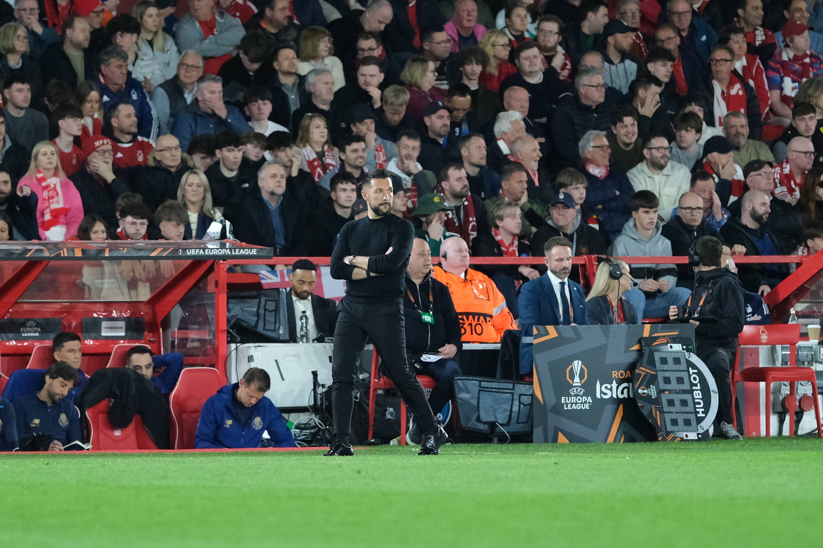 Francesco Farioli junto à linha lateral no jogo do FC Porto com o Nottingham Forest- Foto: IMAGO