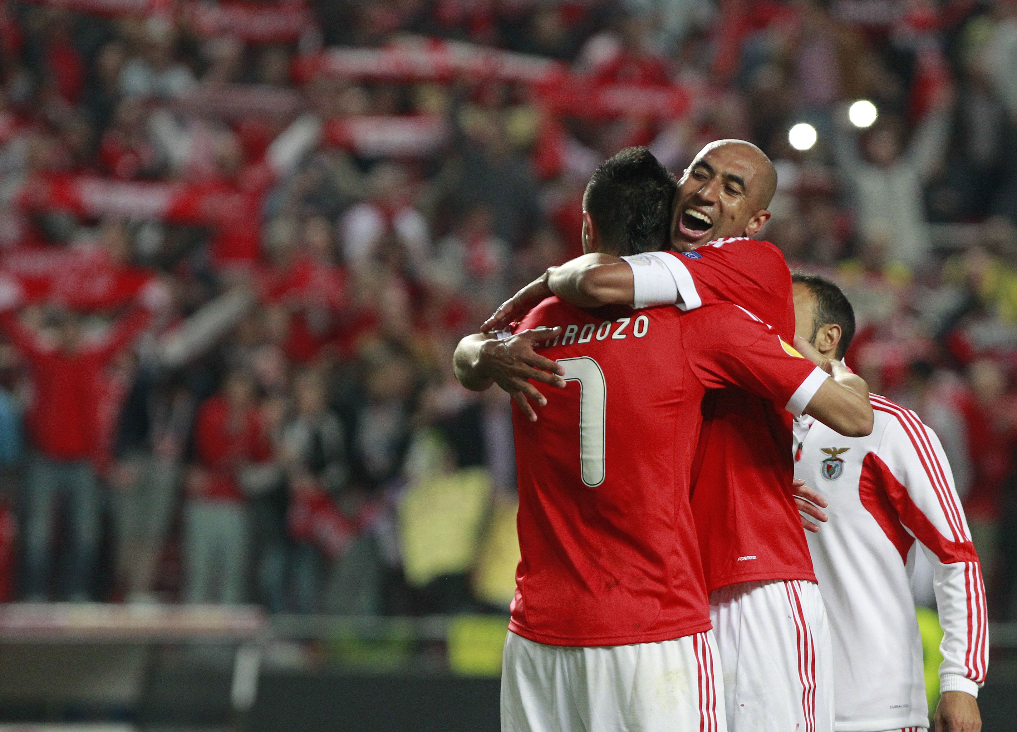 Bis de Cardozo frente ao Fenerbahçe na segunda mão das meias-finais da Liga Europa (3-1), a 2 de maio de 2013, foi decisivo para colocar o Benfica na final - Festejo com Luisão - Foto: A BOLA/Rui Raimundo