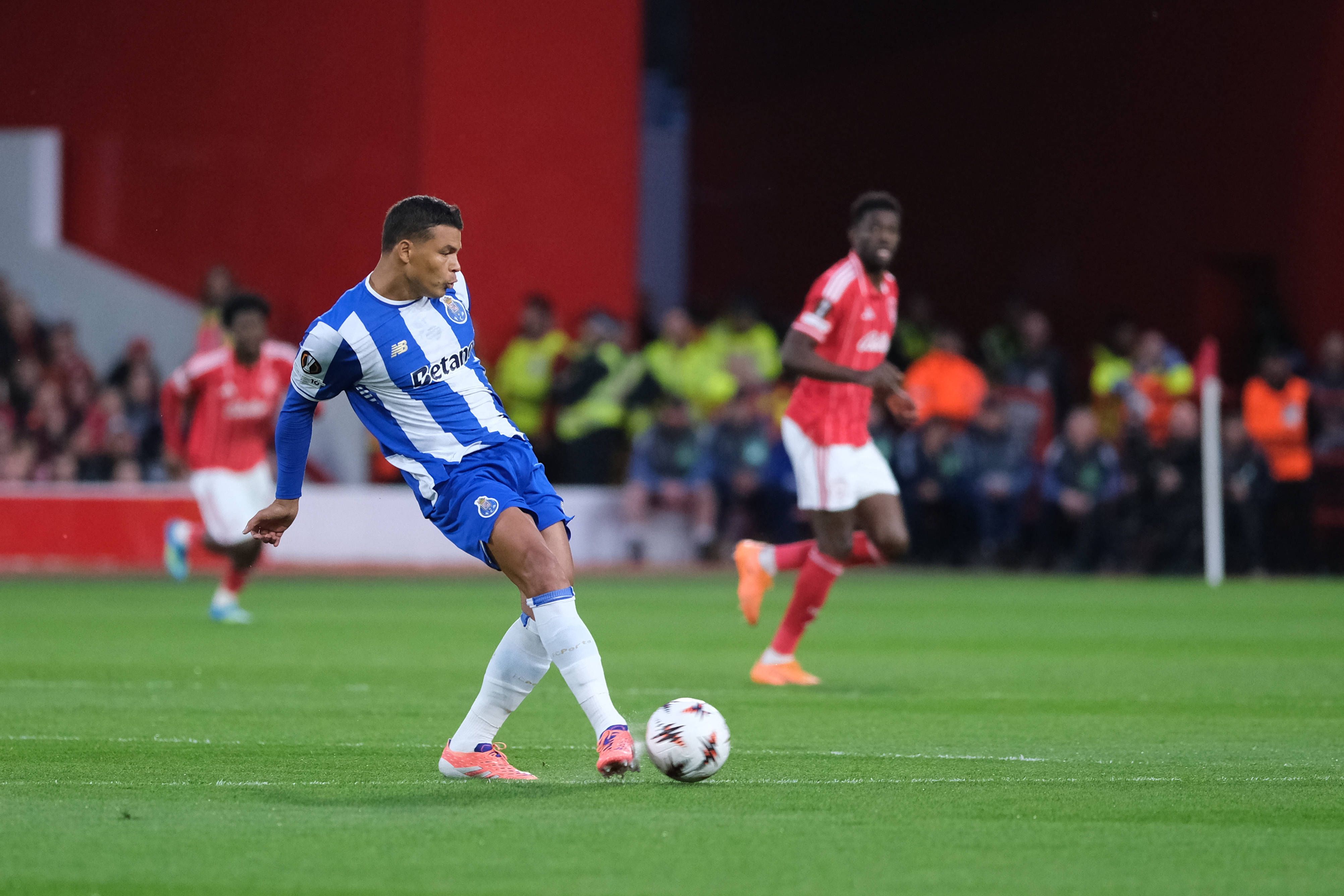 Thiago Silva em ação no jogo do FC Porto com o Nottingham Forest - Foto: IMAGO