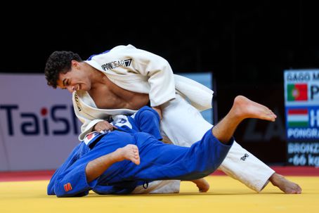 Miguel Gago vence um combate nos Europeus