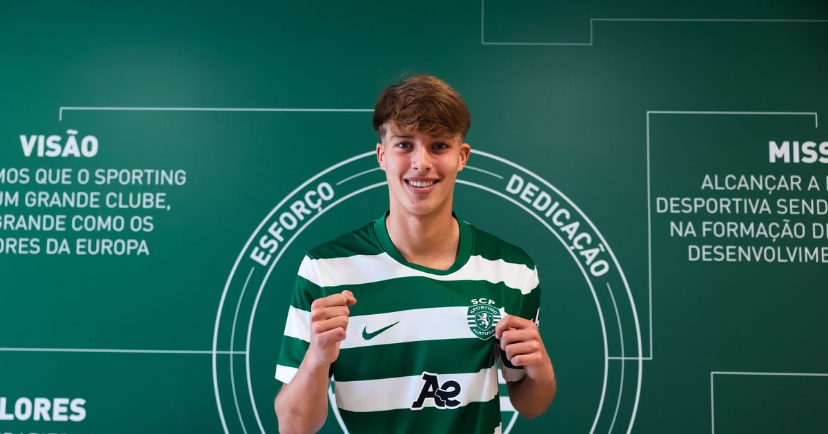 Sporting segura promessa: Francisco Simões assina contrato