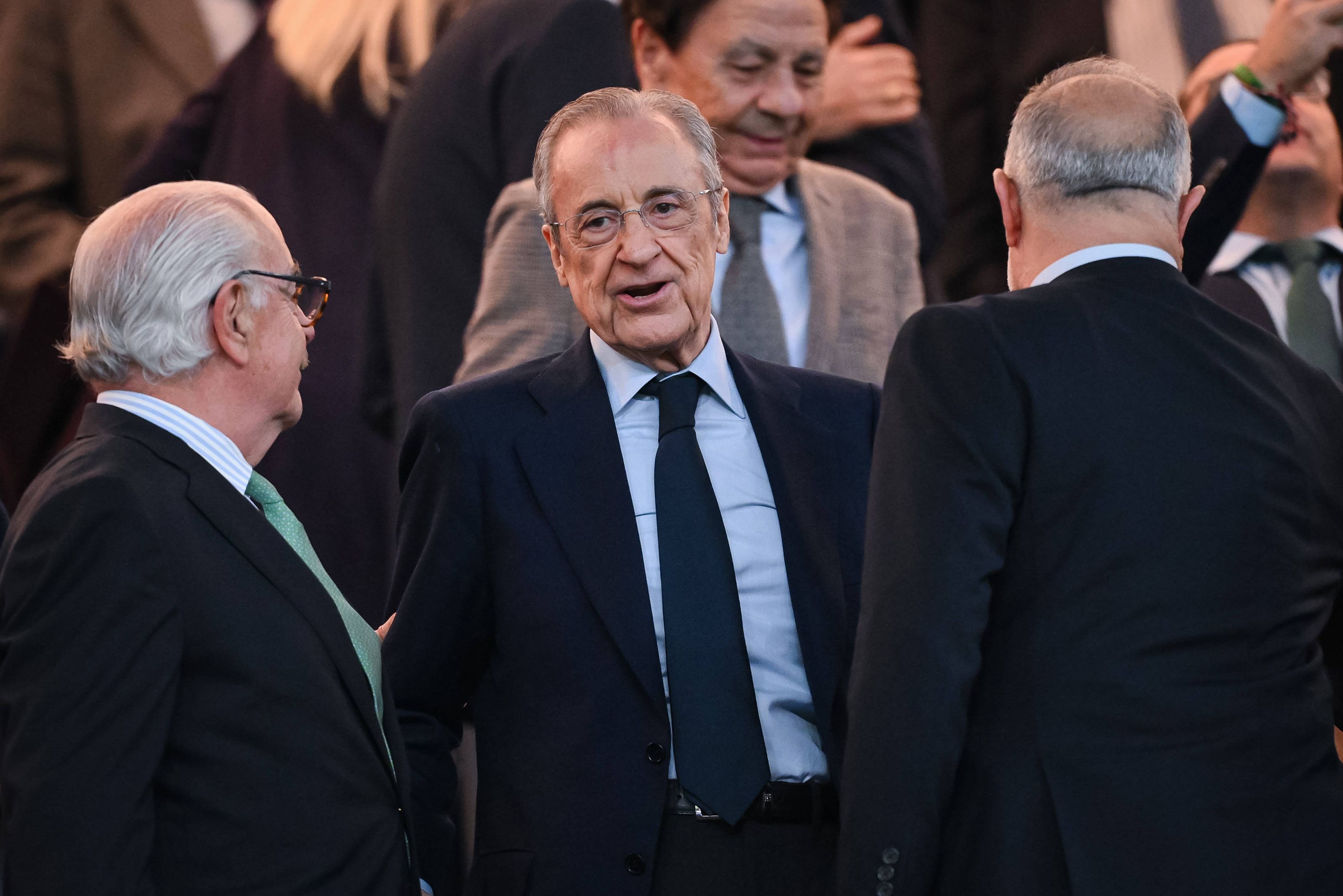 Florentino Pérez a assistir ao Real Madrid-Bayern nas bancadas