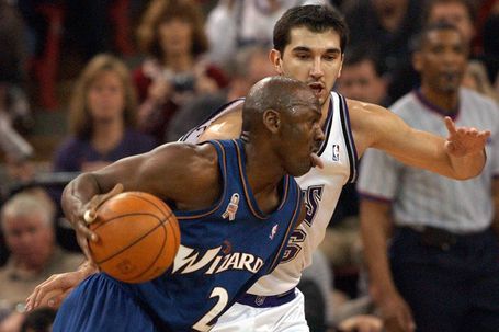 Neste dia, há 23 anos, à terceira foi de vez para Michael Jordan...