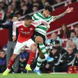Saliba e Luis Suárez no duelo entre o Arsenal e Sporting em Londres — Foto: IMAGO