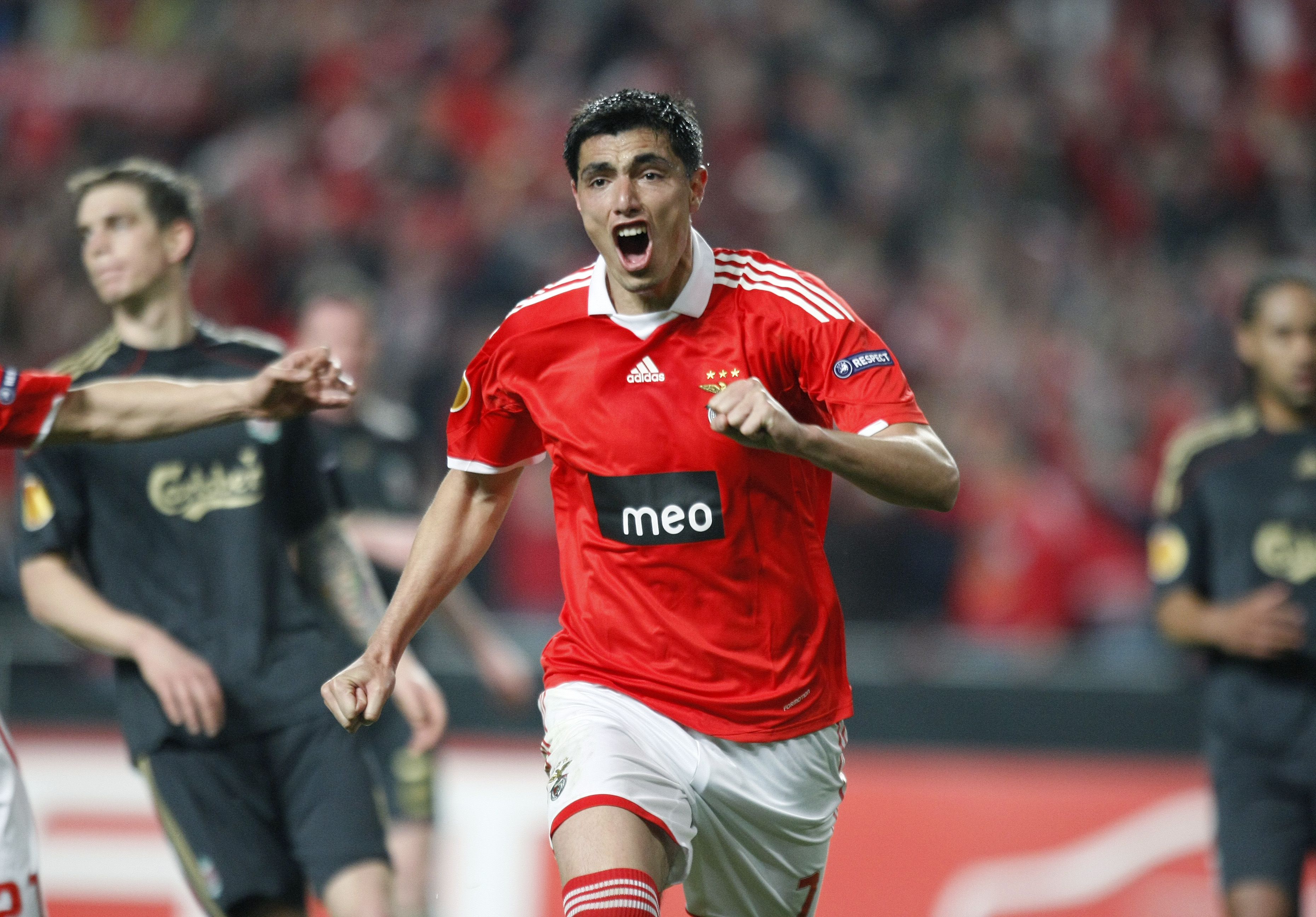 Bis de Cardozo frente ao Liverpool, na Luz, na primeira mão dos quartos de final da Liga Europa 2009/10, a 1 de abril de 2010 - Acabaria a época como melhor goleador da prova (com os mesmos golos de Pizarro, 9) - Foto: A BOLA/André Alves