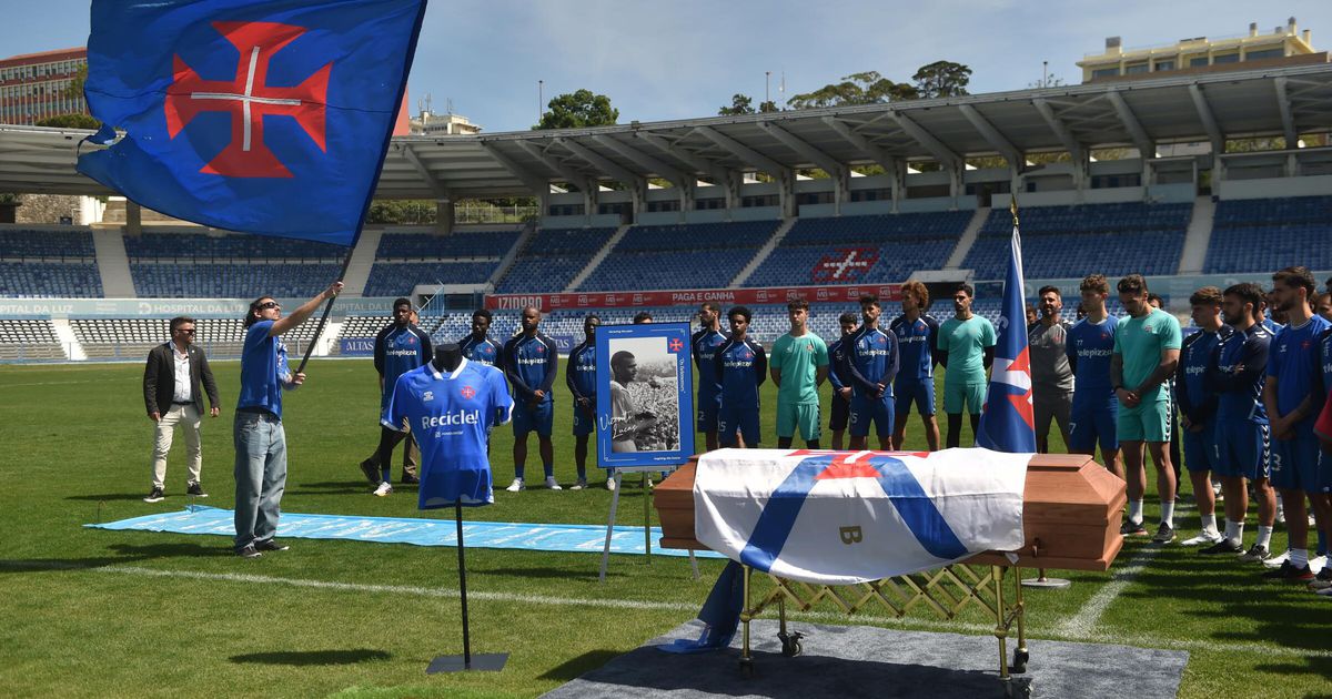 «Quanto maior era, mais pequeno se fazia»: a despedida do «imortal» Vicente