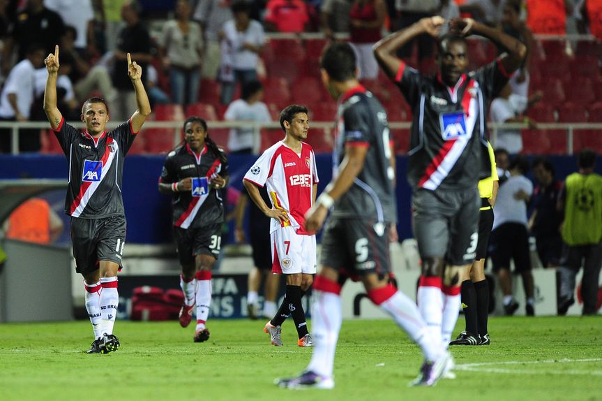 Lima, com um hat-trick, foi o herói em agosto de 2010