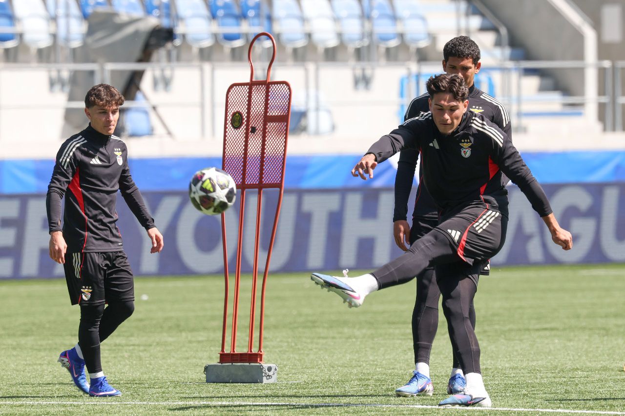 Gonçalo Oliveira tenta a sorte - Foto: SL Benfica