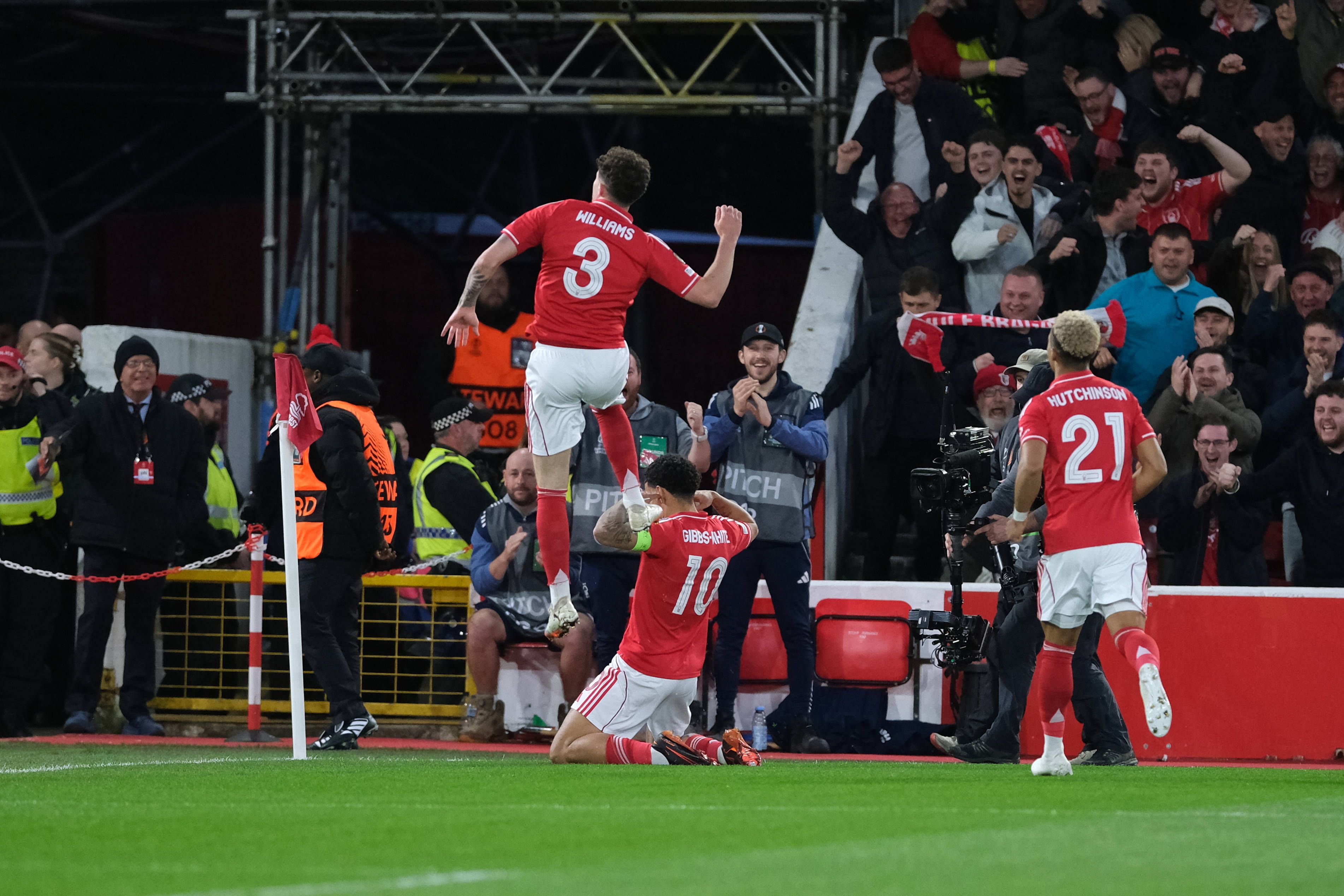 Gibbs White festeja o golo do Nottingham Forest contra o FC Porto - Foto: IMAGO