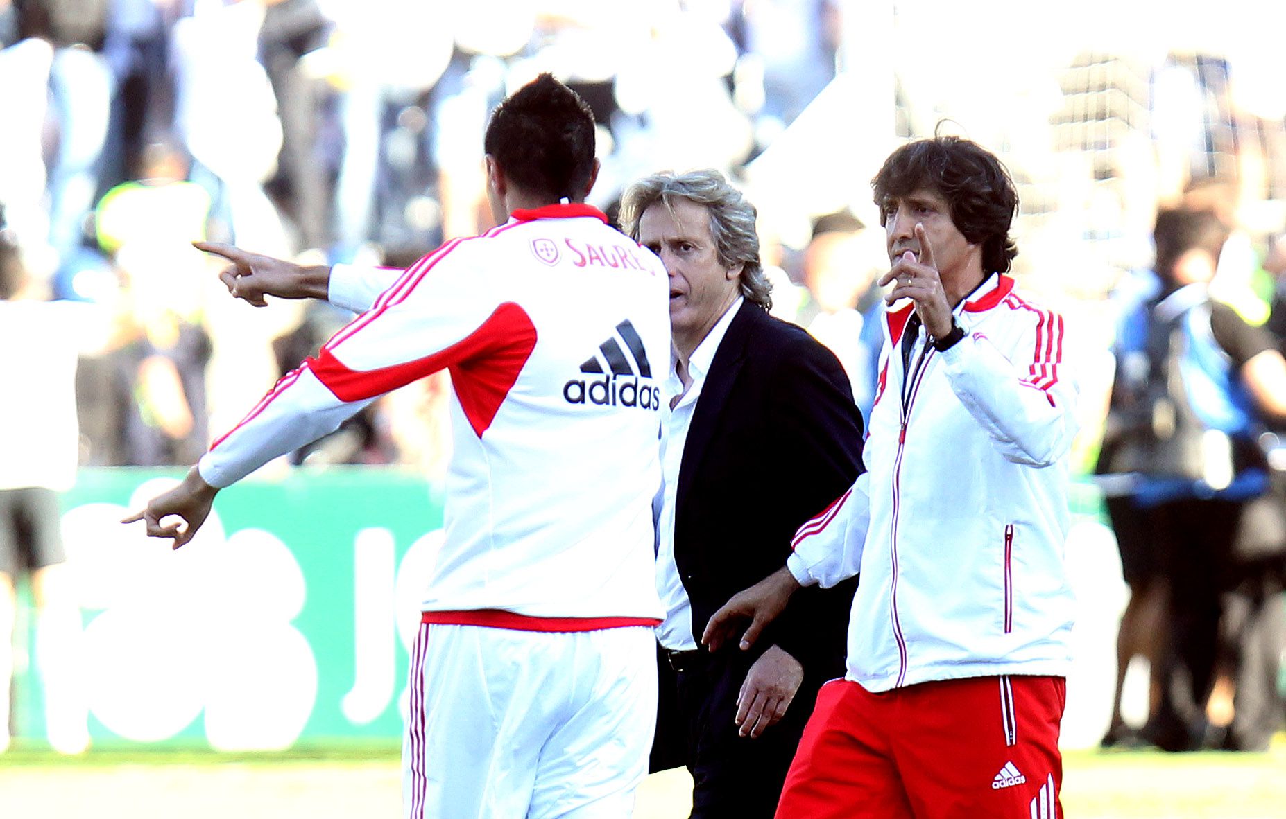 Discussão entre Cardozo e Jorge Jesus na derrota do Benfica com o Vitória de Guimarães na final da Taça de Portugal (1-2), a 26 de maio de 2013 - Foto: A BOLA/Miguel Nunes
