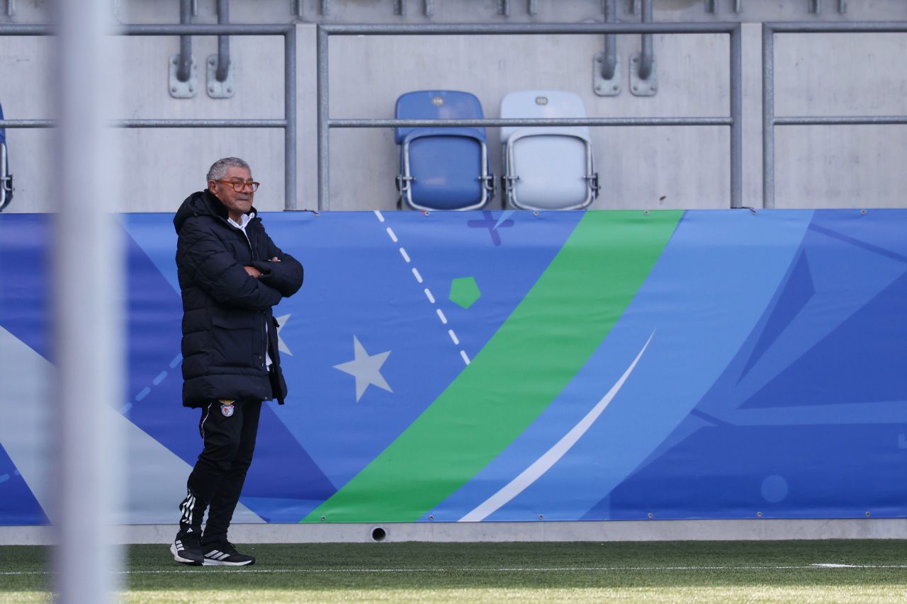 José Henrique, mais conhecido como Zé Gato, acompanha o treino das águias - Foto: SL Benfica